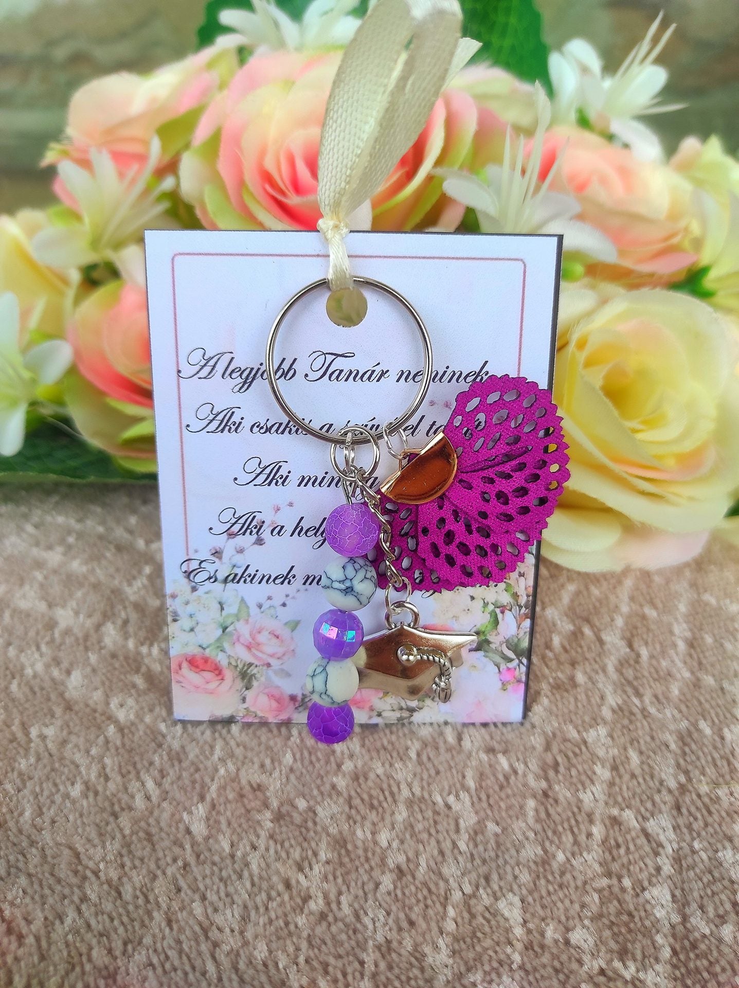 Ballagási lila kulcstartó